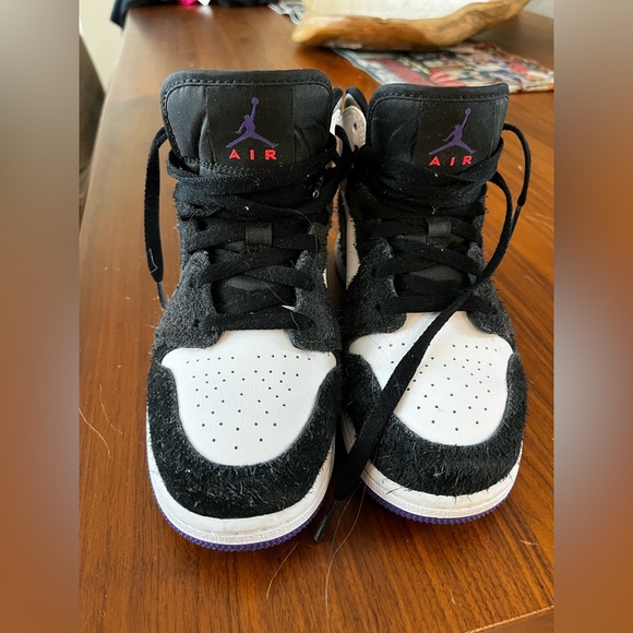 Air Jordans size 5Y, black and purple . Above average to good condition,see pics - Picture 2 of 9